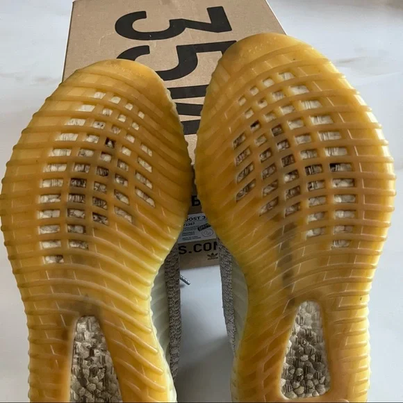 VGUC Yeezy Boost 350v2 static size 9 - Picture 9 of 13
